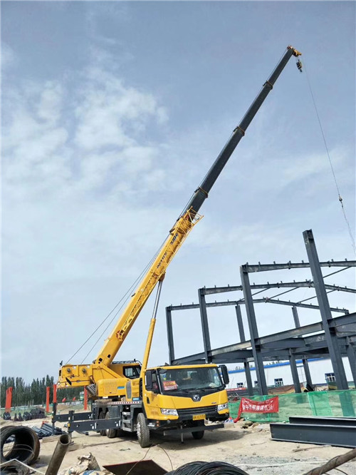 尉犁县超高层建筑钢结构吊装案例
